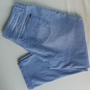 MAX JEANS- MID RISE CAPRI'S